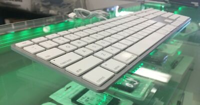 Genuine Apple USB Wired Keyboard with Numeric Keypad MB110LL/B A1243 Yellow