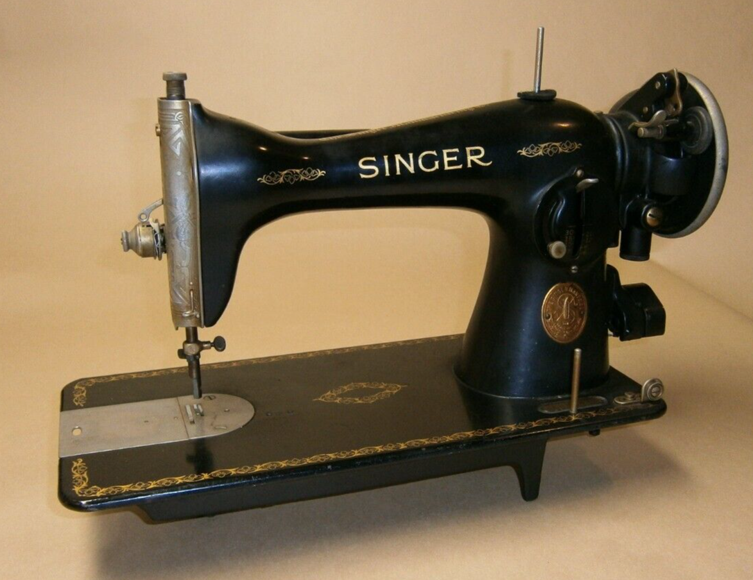 Vintage 1937 Singer Sewing Machine Model 15 For