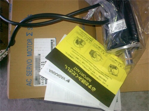NEW Yaskawa Servo motor SGM-02AW14 IN BOX VIA DHL/FEDEX