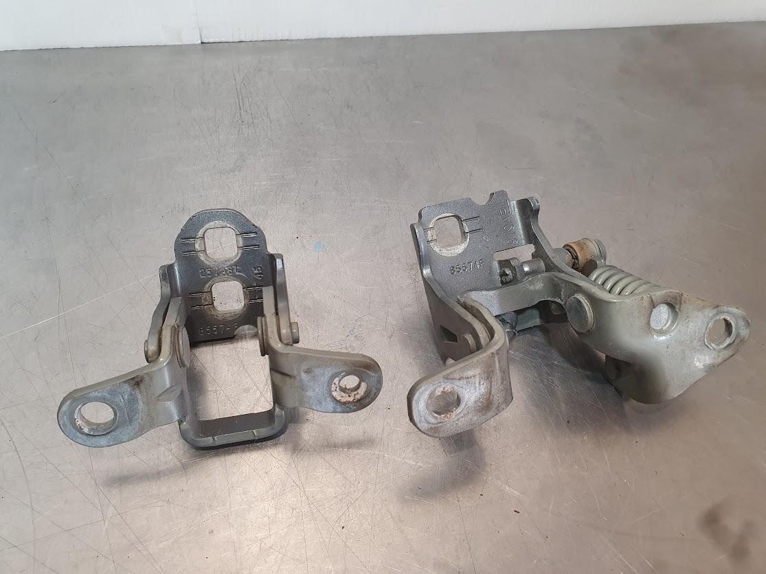 2013 Ford Focus TAILGATE HINGE (LH SIDE) UPPER AND LOWER 257ABL / 85574F image 3