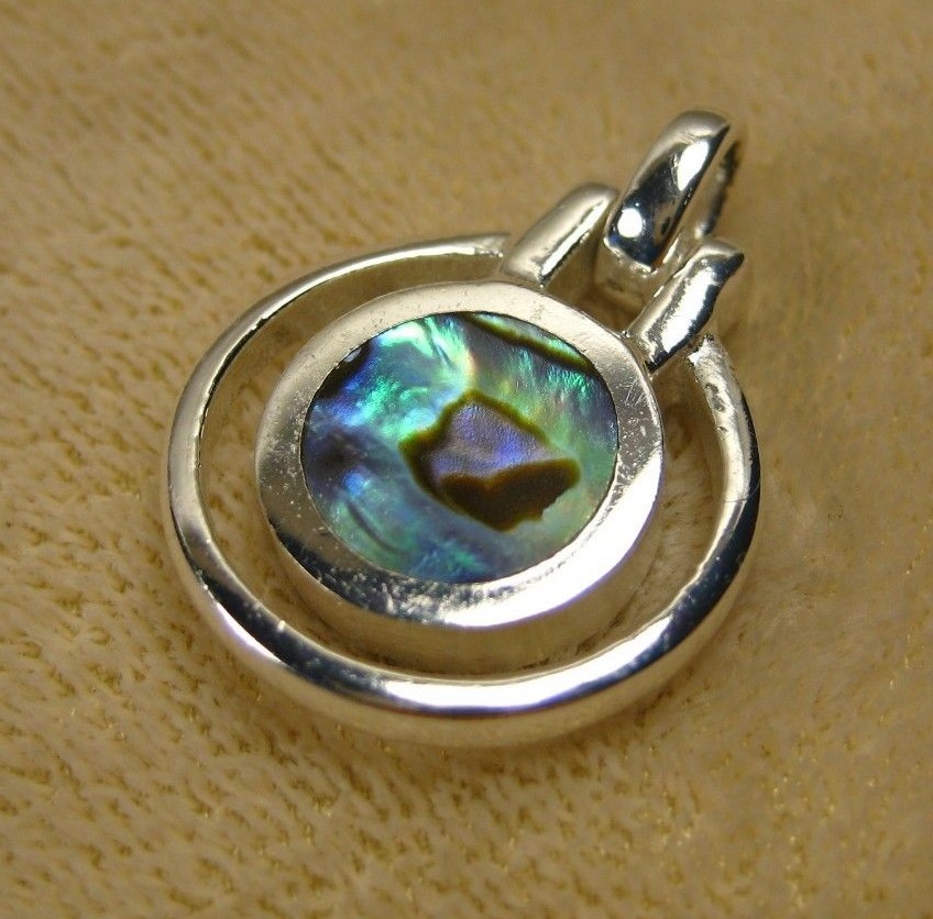 Vintage Chic Couture Simple Sterling Silver Abalone Mother of Pearl Pendant 925