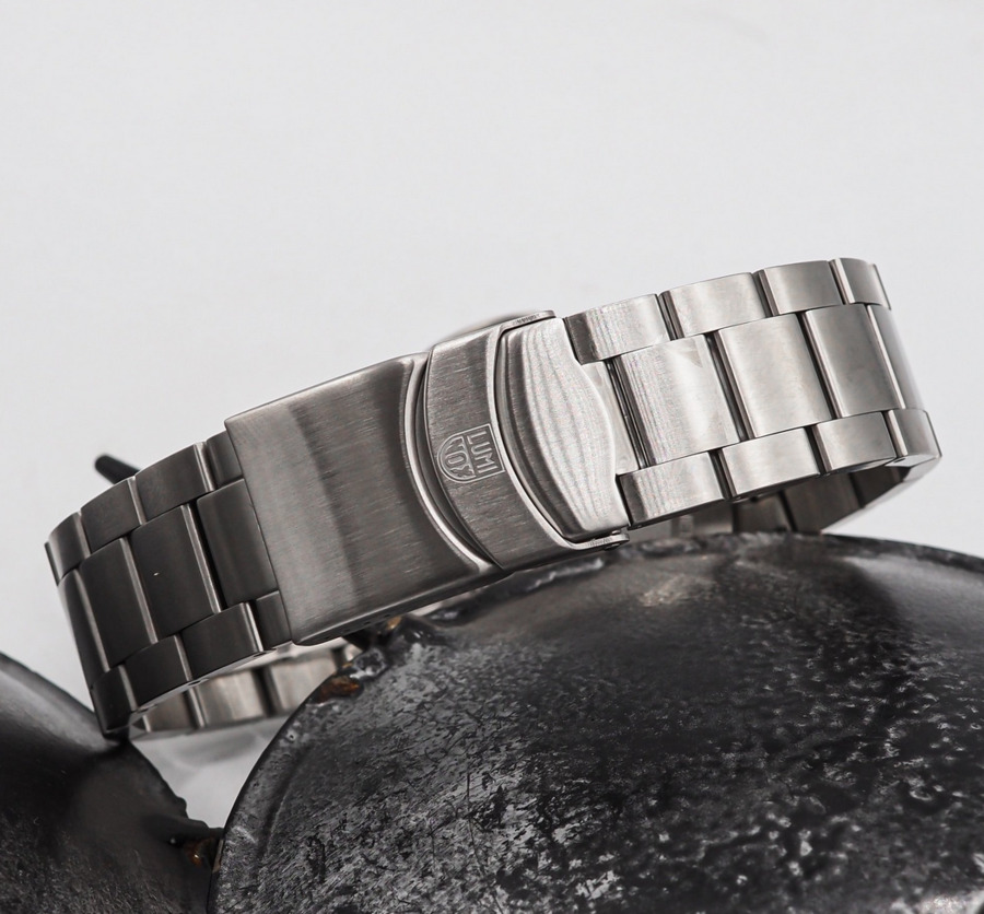 Pre-owned Luminox Xl.1762 Atacama Adventurer Sapphire Crystal Black Dial Men's Field Watch