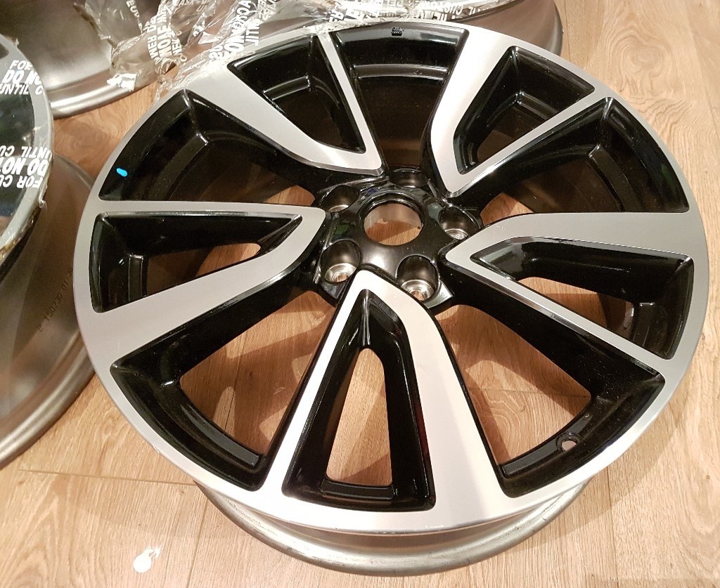 Brand New 19" Diamond Cut Alloy Wheels for Nissan Juke / Qashqai set