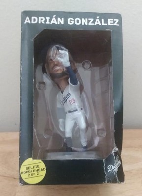 LA DODGERS ADRIAN GONZALEZ SELFIE BOBBLEHED #2 (9/6/17 SGA) NEW in  DAMAGED BOX 