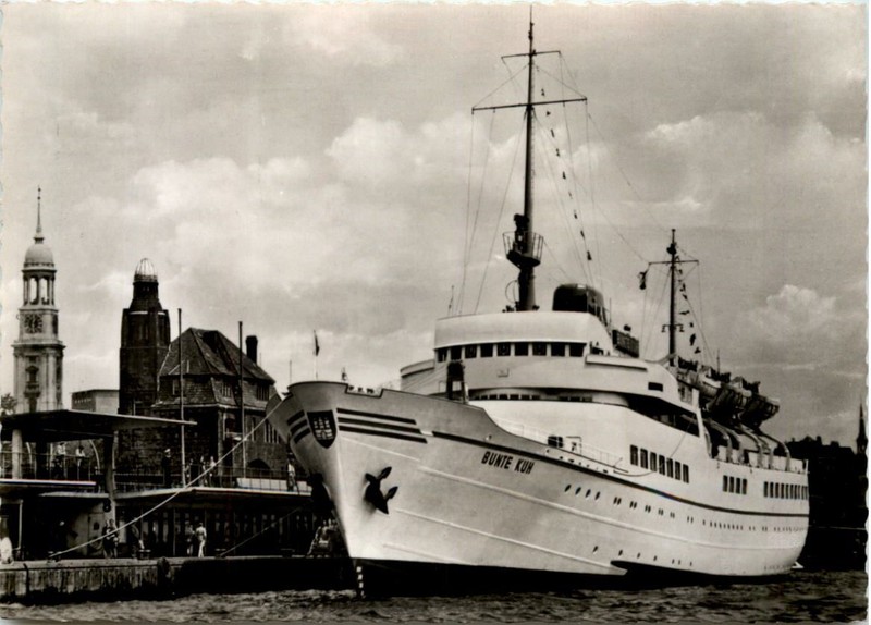 Hamburg, SeebäDerschiff Bunte Kuh Und St. Michaeliskirche -527616