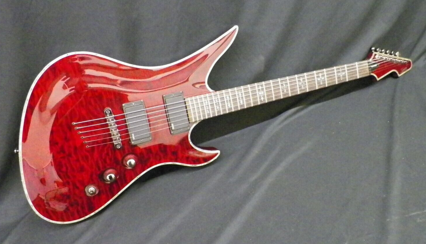 Schecter Hellraiser Avenger Diamond Series Electric Guitar Schecter Hellraiser Avenger Diamond Series Electric Guitar