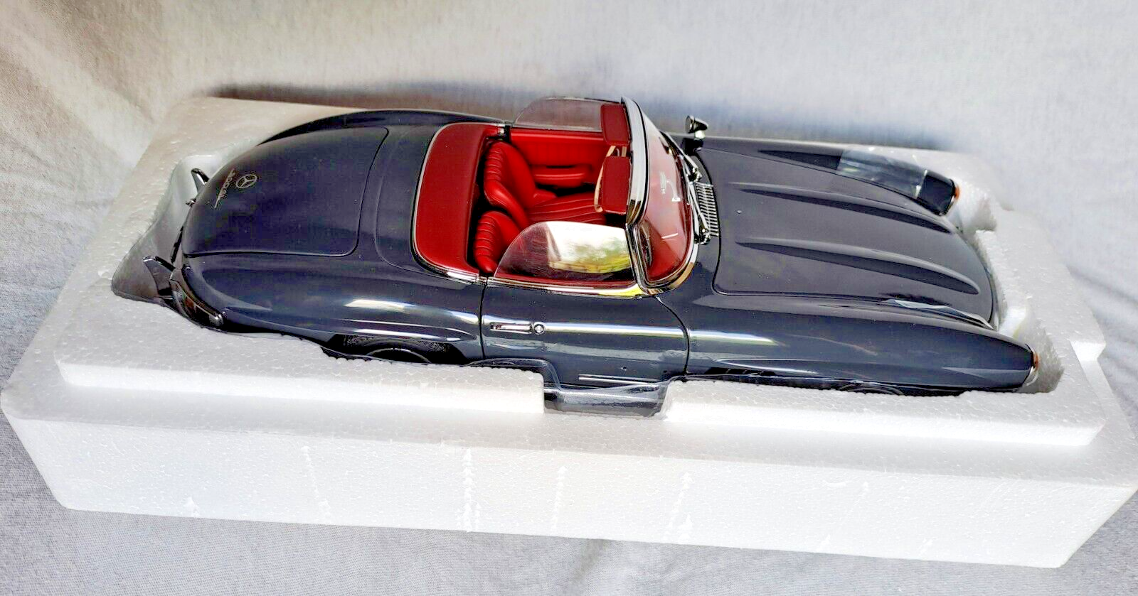 Mercedes 300 SL Roadster (W198-II) 1957 MINICHAMPS 1:18 Mercedes 300 SL Roadster (W198-II) 1957 MINICHAMPS 1:18