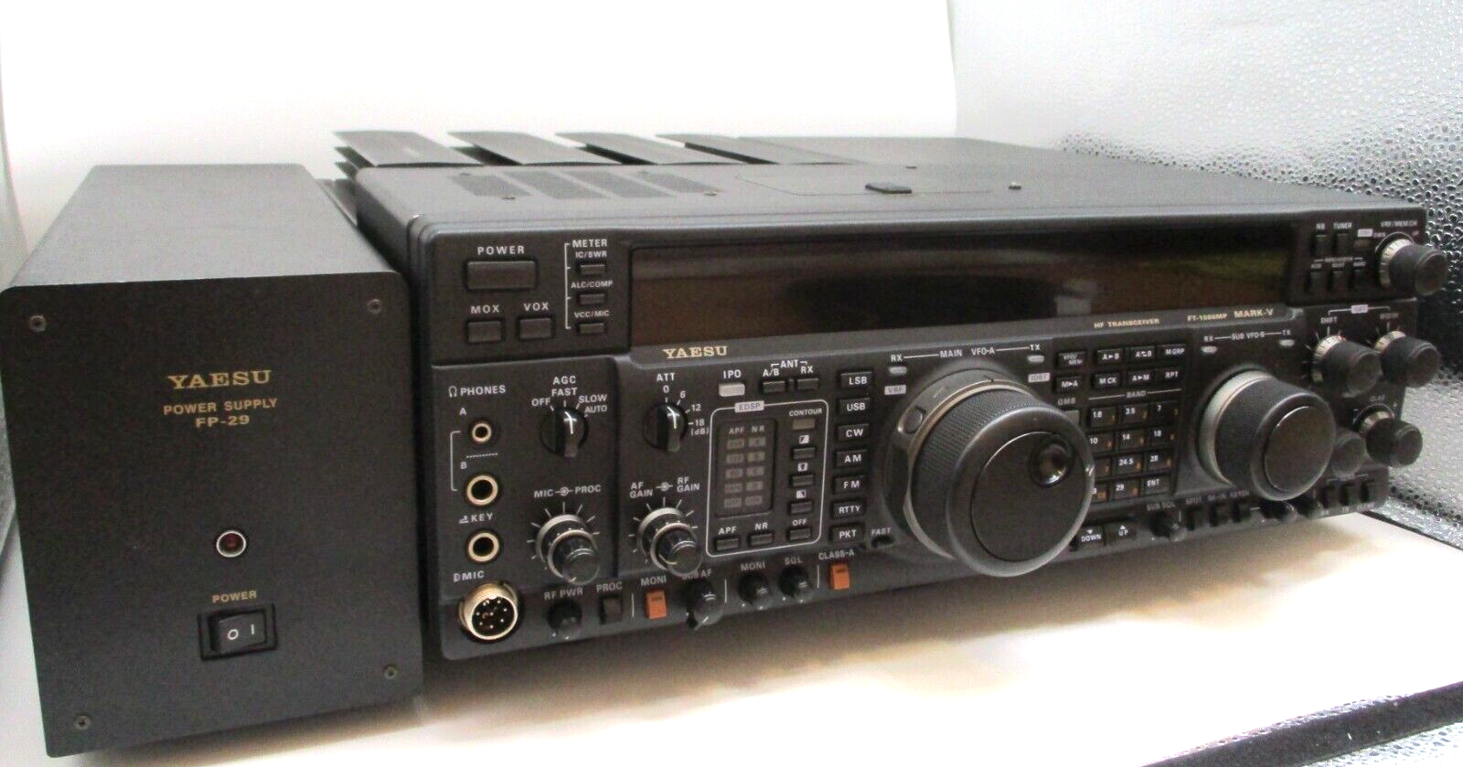 YAESU名機  FT-1000MP(100W機)＋SP-8＋MD-100 100W機のFT-1000MP 、なんと18MHz-21MHZが使用不可？？」FT