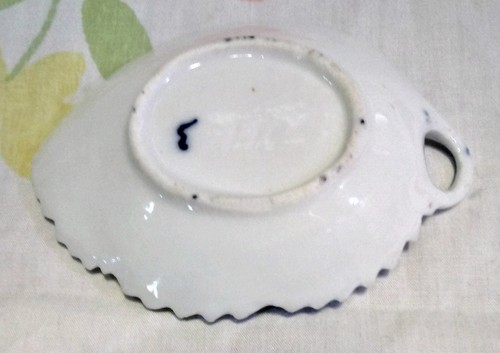 Leaf Shaped Flow Blue Tea Bag Dish