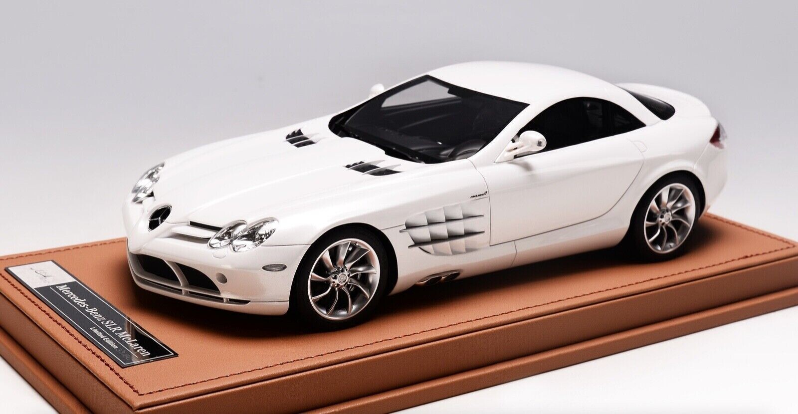 IVY MODEL Mercedes-Benz CLR 1/18 スケールモデル Ivy Model Mercedes-Benz CLR 1999 / Race & Street