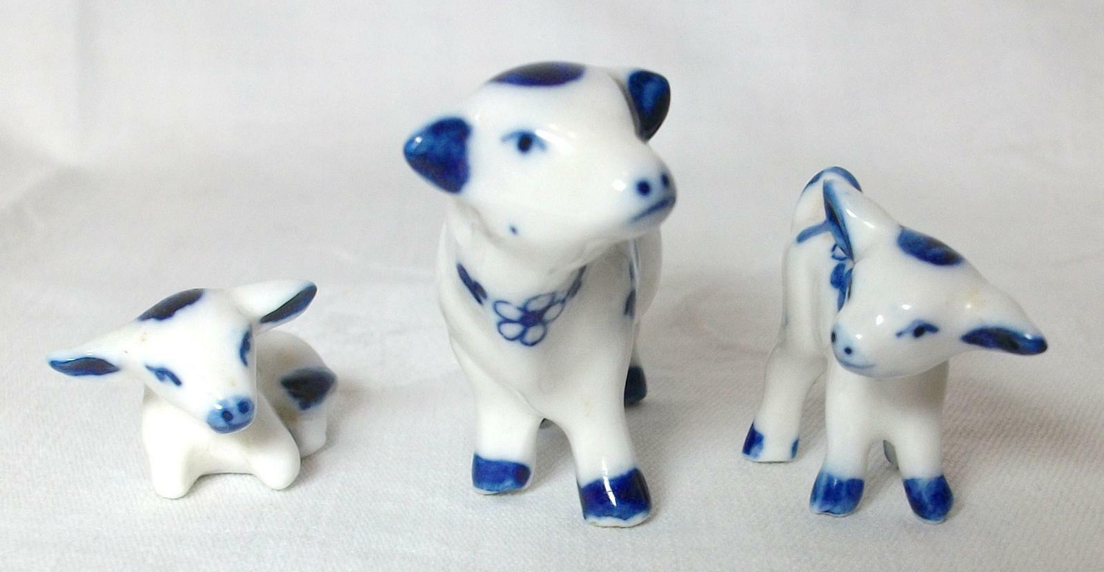 Set Of 3 Porcelain Delft Blue & White Miniature Cow Mother & 2 Calves Figurines