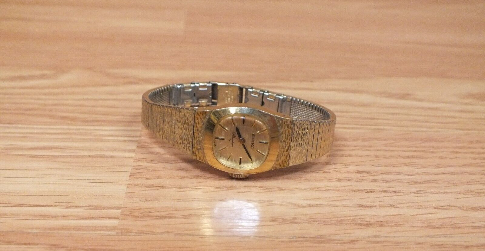 Vintage Seiko 12K Gold (6N0880) SGP Back Steel 1104-3230 Vintage Seiko 12K Gold (6N0880) SGP Back Steel 1104-3230