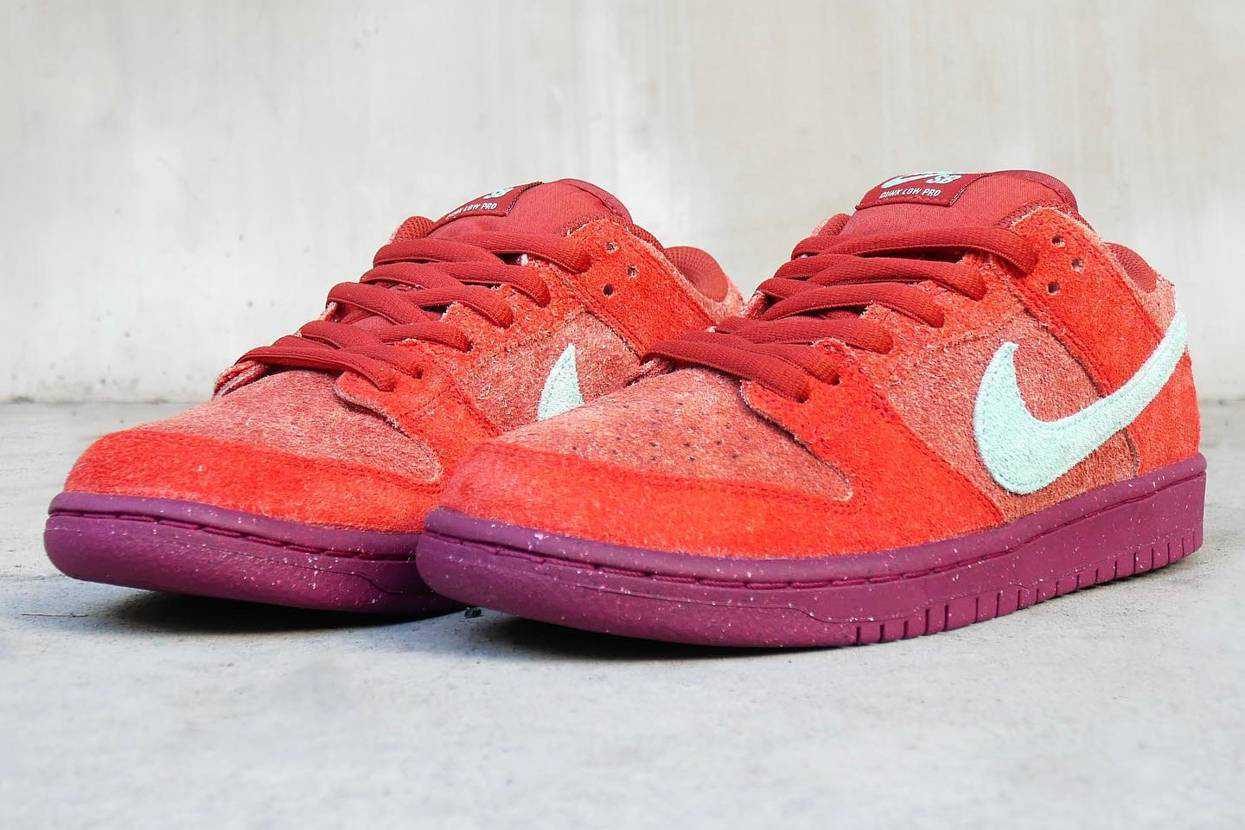 Nike SB Dunk Low Pro PRM Mystic Red and Rosewood DV5429-601 Nike SB Dunk Low Pro PRM Mystic Red and Rosewood DV5429-601