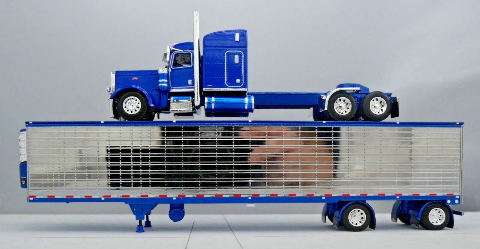 DCP 1/64 Blue Peterbilt 389 Utility Refrigerated Trailer