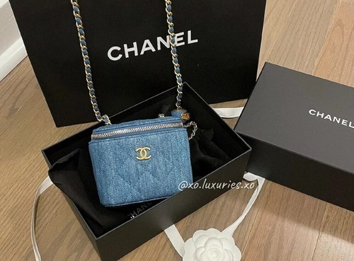 【遊び心をプラス♪】CHANEL デニム CHANEL Denim Pearl Crush Square Mini GHW *New
