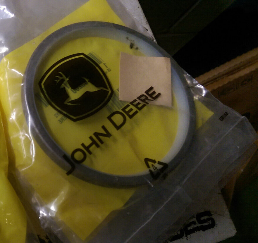 TH103200 JOHN DEERE DUST SEAL - Picture 1 of 2