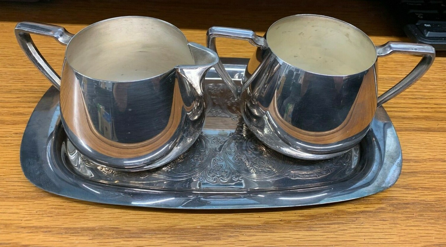 WM ROGERS #733 VINTAGE SILVER PLATED SUGAR CREAMER SET TRAY