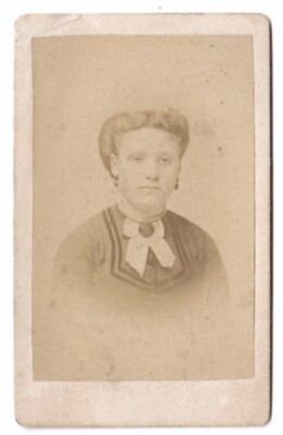 1539- CDV * Damenporträt * Brosche Hannover 1880
