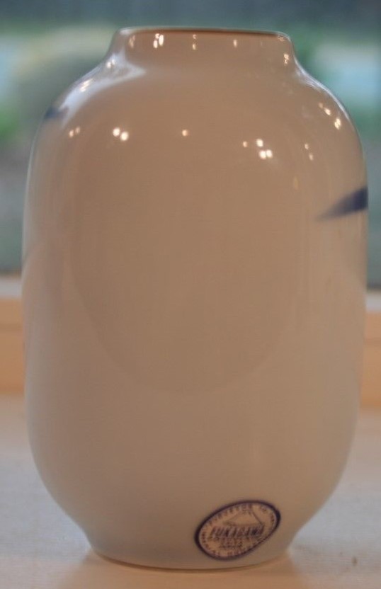 FUKAGAWA SMALL JAPANESE IMPERIAL PORCELAIN VASE