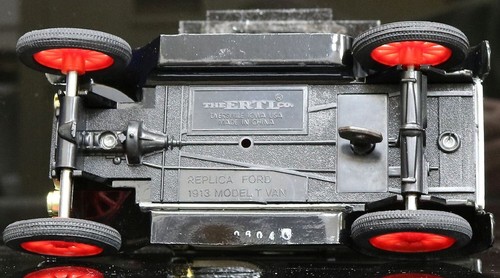 ERTL Replica Ford 1913 Model T Van AT&T Diecast Locking Coin Bank Free Ship #945