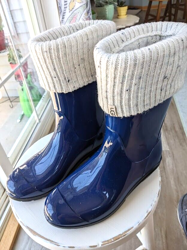 Women’s Ugg Rainboots Navy Tall Rubber with removable sock liner size 7