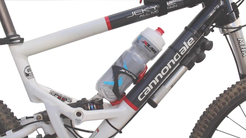 Raptor Cage &ndash; Hybrid Carbon Water Bottle Holder for Triathlon and Road Bikes 6 P
