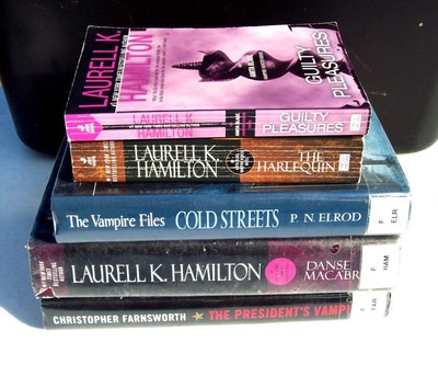 Young Adult Teen Book Lot 5 VAMPIRE Laurell K. Hamilton Vampire Hunter Series