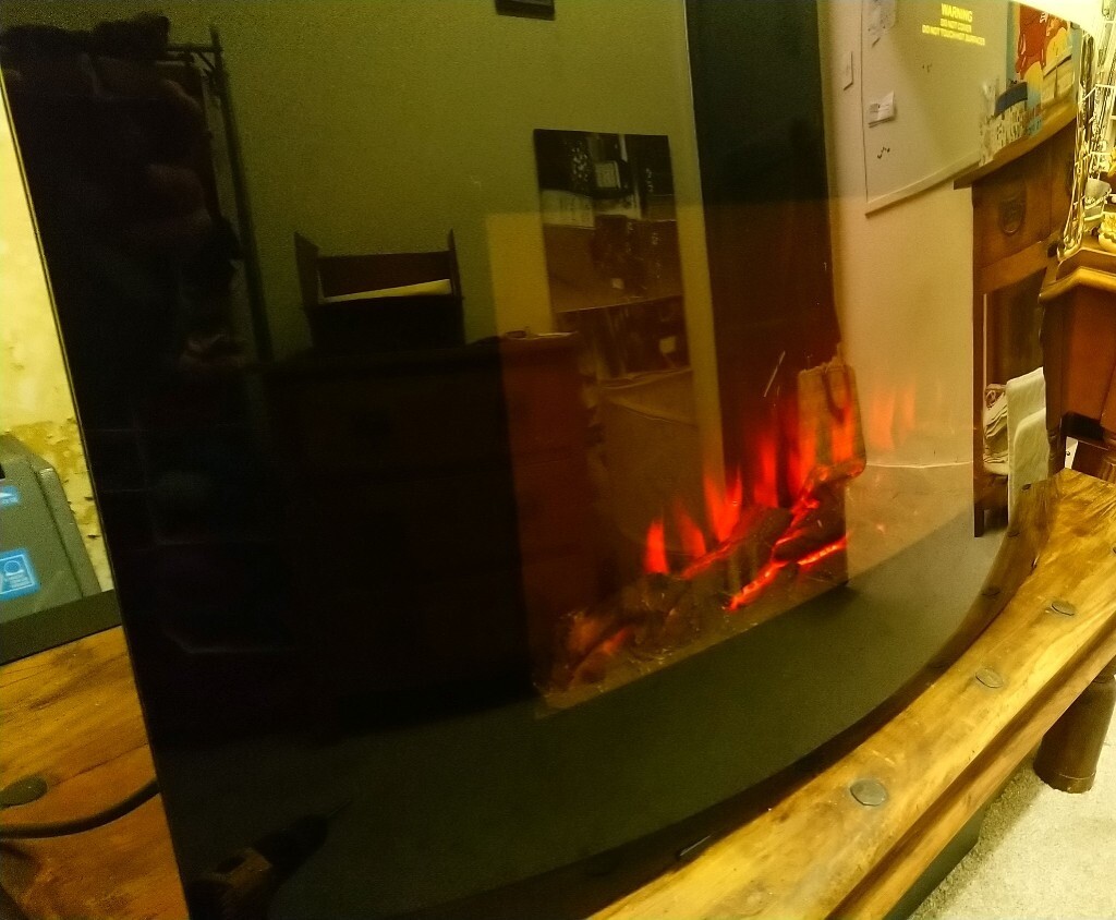 Blyss Electric Remote Control Wall Hung Fire Madison LDBL2000A DD5BR