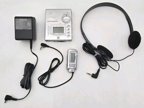 AIWA Mini Disc Digital Recorder (AM-F70) with Remote AC and