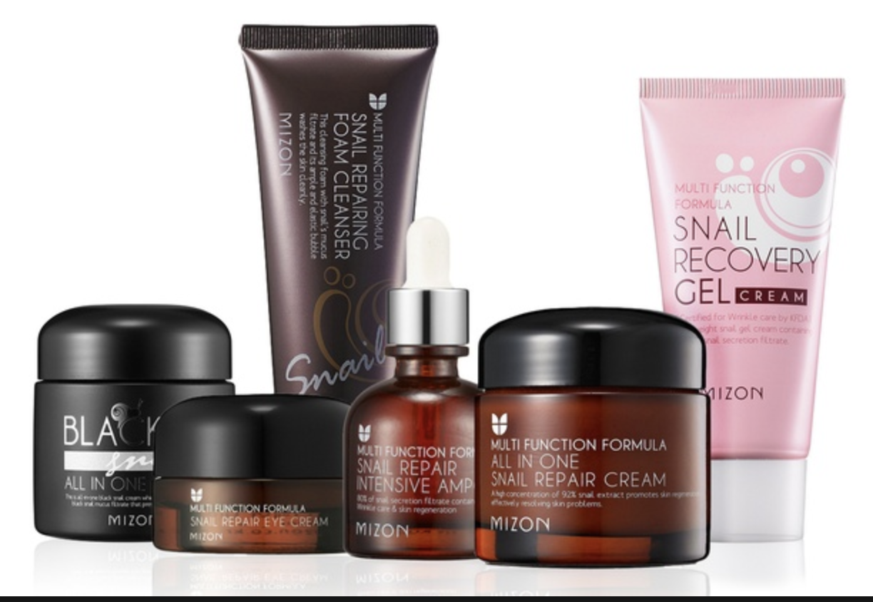 картинке на крышке крема. набор корейской косметики с мизон. Mizon hyaluronic serum. набор мизон с улиткой. косметика в древней корее.