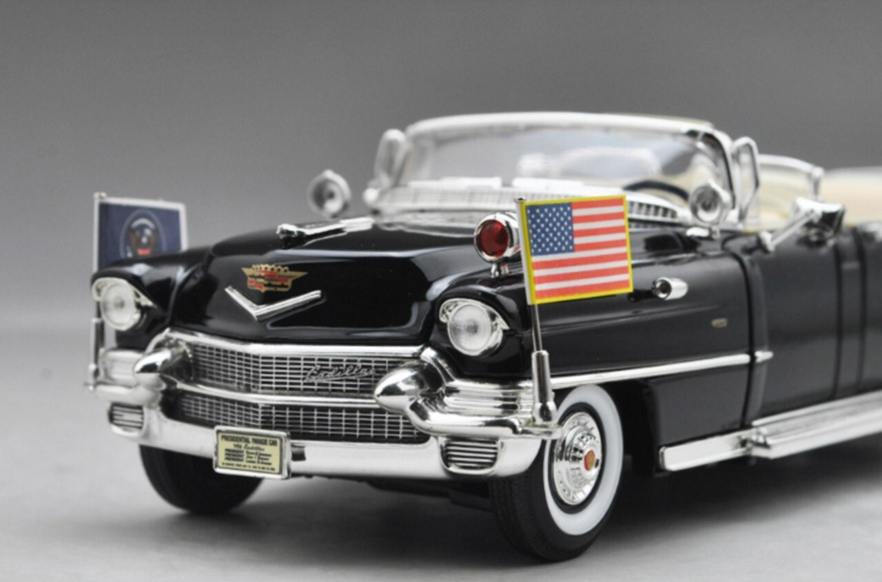 1956 CADILLAC PRESIDENTIAL PARADE 1:24 SCALE BY ROAD