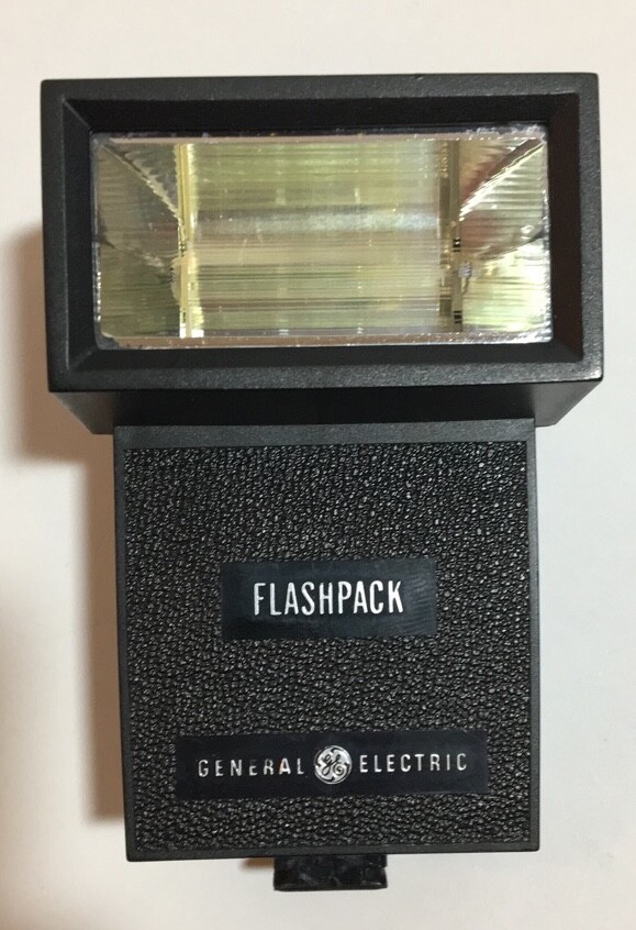 Flash Pack Electronic Flash for POLAROID Folding Pack Cameras and Most 33 MM Cam