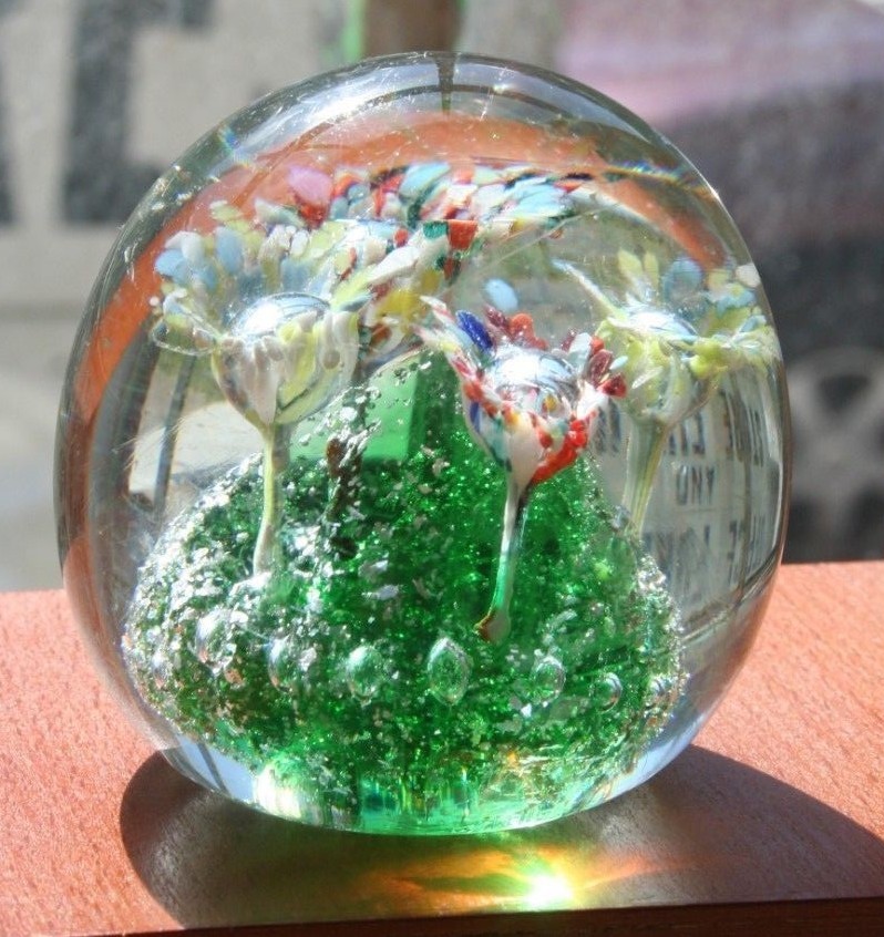 Paperweight Art Glass Ice Pick Flower attributed to John Gentile