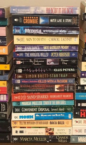Lot of 70 paperback mysteries; Lot 5