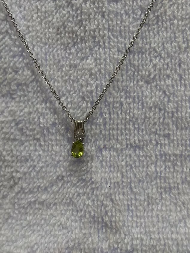 925 sterling silver Peridot jewelry set,necklace,stud ear rings,& ring size 