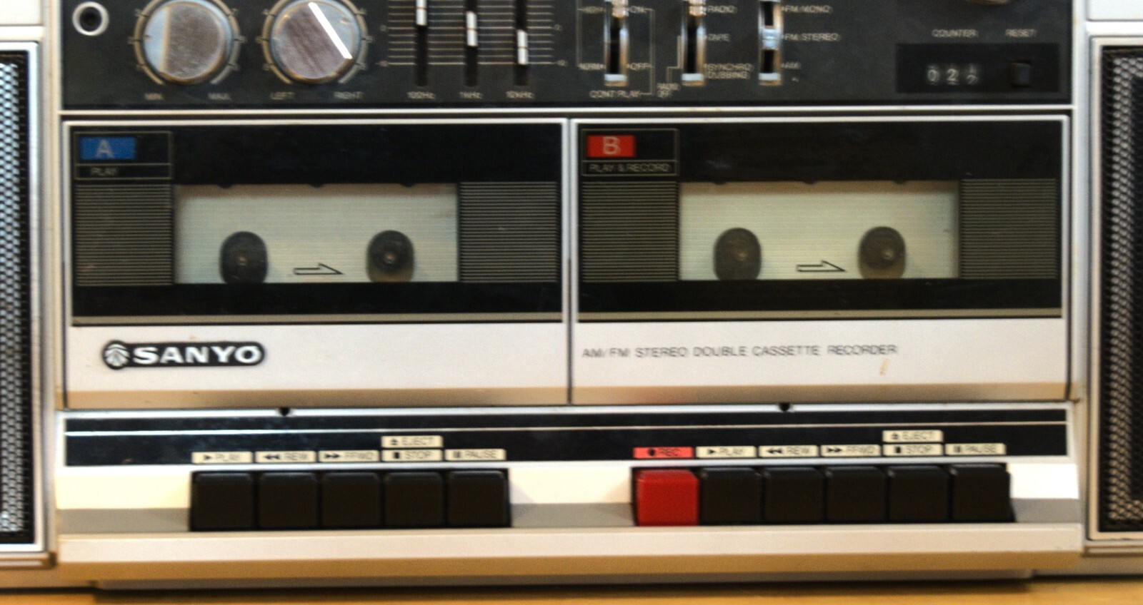 Vintage Mid-'80s Sanyo MW 220 Dual Cassette Recorder Vintage Mid-'80s Sanyo MW 220 Dual Cassette Recorder