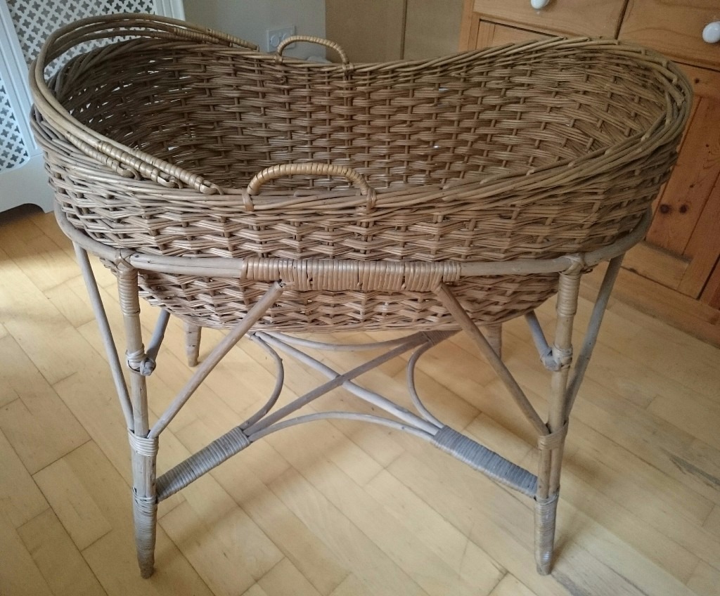 Beautiful wicker Moses Basket excellent condition in Southampton