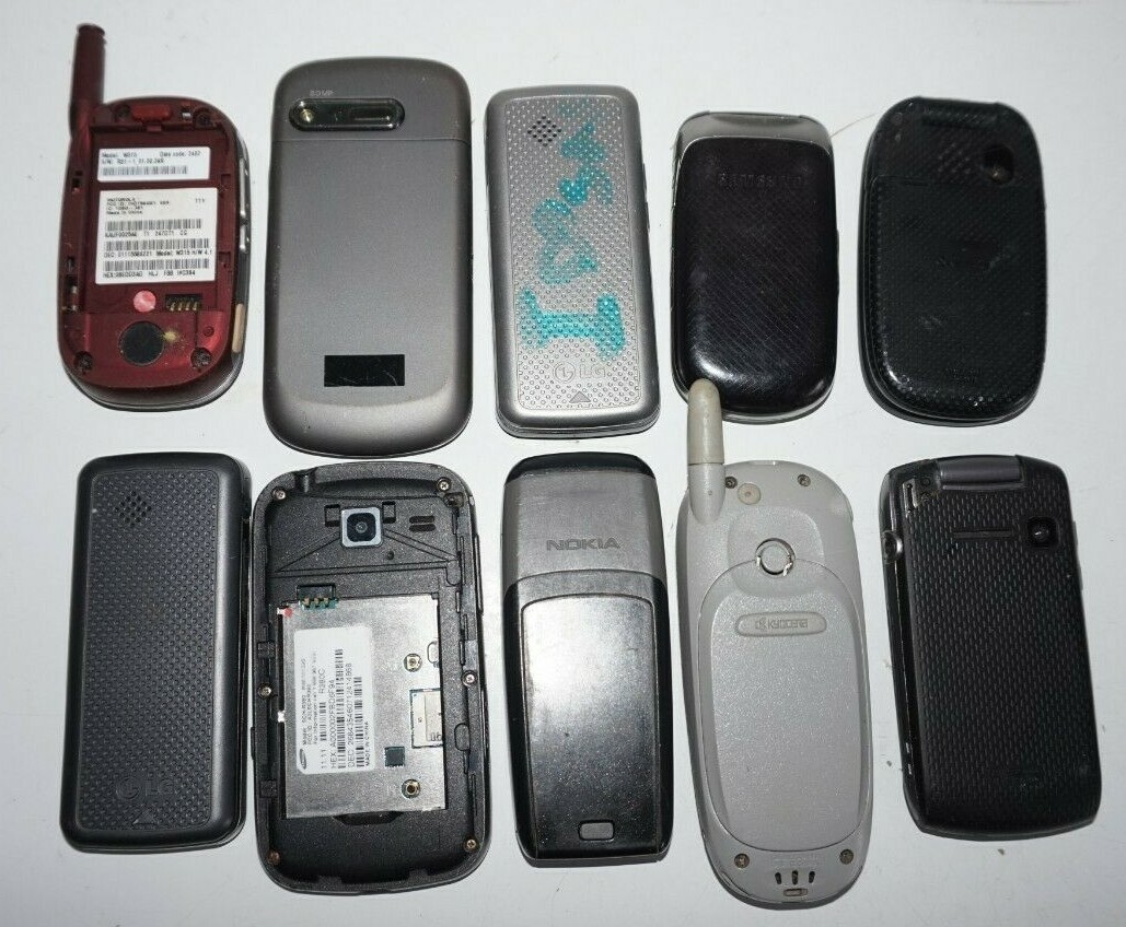 Lot of 11 Flip Bar Cell Phones Samsung LG Motorola Kyocera Sanyo Untested