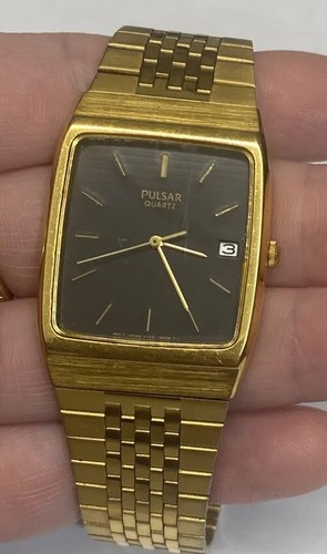 Pulsar デジタル腕時計 ゴールド 1970年代物 希少 時計史を変えた世界初のLED 式デジタルウォッチ復刻「ハミルトン