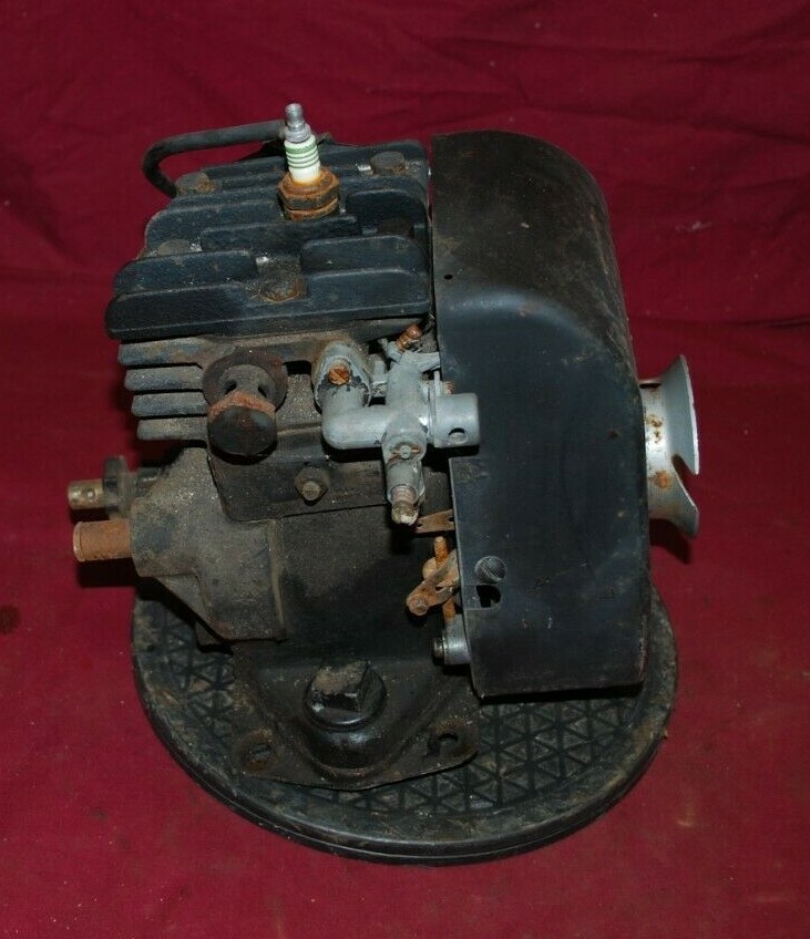 Briggs & Stratton  WMB Rope Start Gas Engine Motor 1