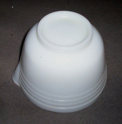 Vintage Hamilton Beach Electric Mixer Pyrex Milk Glass Bowl with spout #21
