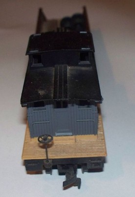 SANTA FE MAINTENANCE RAILROAD CAR MADE BY TYCO HO SCALE