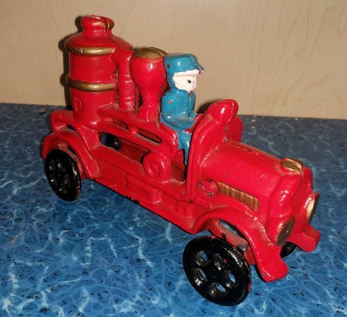 Vintage Cast Iron Red Firetruck Toy COOL GREAT HOLIDAY GIFT