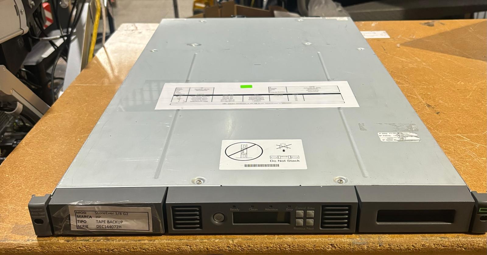 HPE R1R75A StoreEver MSL MSL 1/8 G2 Tape Autoloader - Enclosure, 0-tape drive - Picture 1 of 2