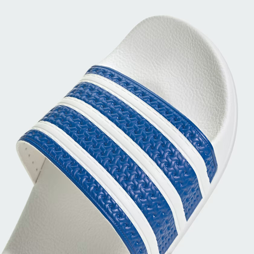 Мужские шлепанцы ADIDAS Adilette, синие / облачно-белые сандалии, Пляжные спортивные IG9285