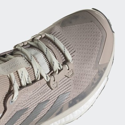 

adidas TERREX + и блуждать Free Hiker 2.0 Hiking Shoes Womens, Wonder taupe / matte silver