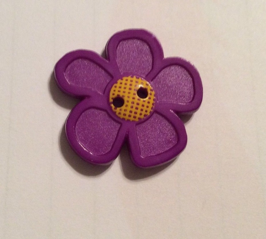 DILL BUTTONS #340706 PURPLE FLOWER--2 HOLE--28MM-- 9 PIECES