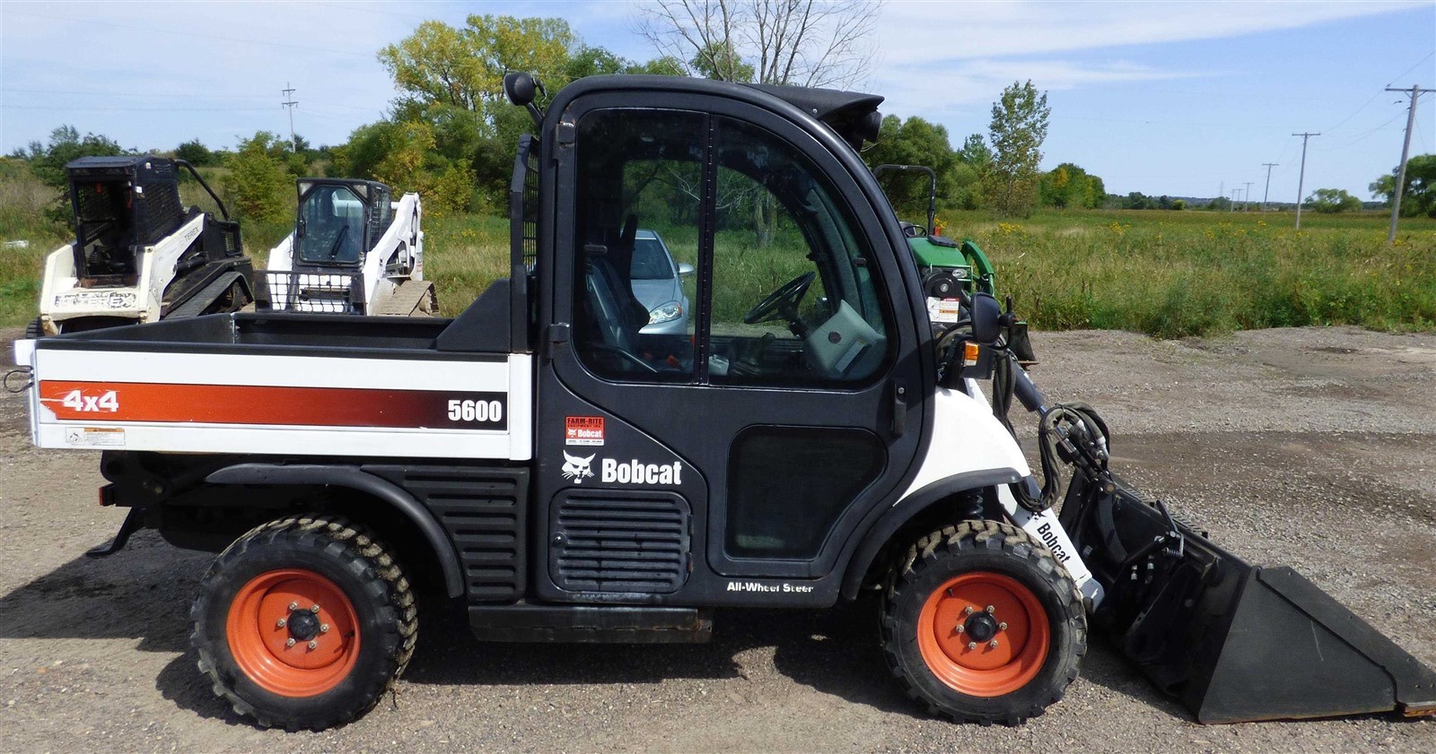 2012 Bobcat Toolcat 5600 Cab/Heat/AC Bobtach Quick Attach High Flow Dump Bed