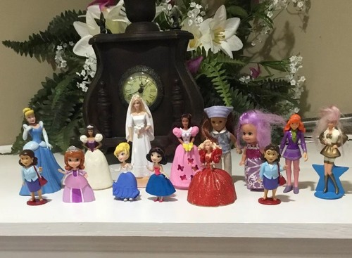 Lot of 14 Dolls: Disney, Barbie/Various Mixed Used NICE collection