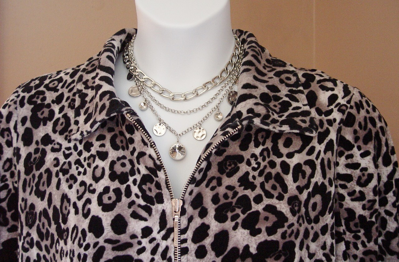 Jones New York Sport Size 1X, Gray Black Leopard Velour Jones New York Sport Size 1X, Gray Black Leopard Velour